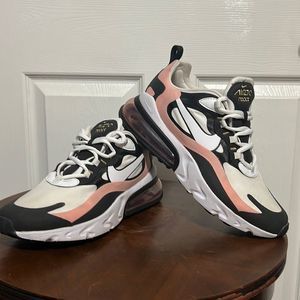 🔥🔥 NIKE AIR MAX 270 REACT - Excellent condition barely worn - Black/Pink/White